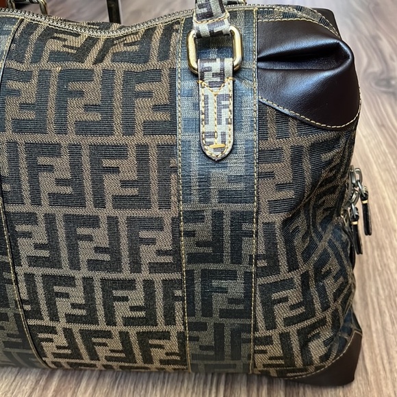 💯 % authentic Fendi shoulder/ totes bag - Picture 7 of 16